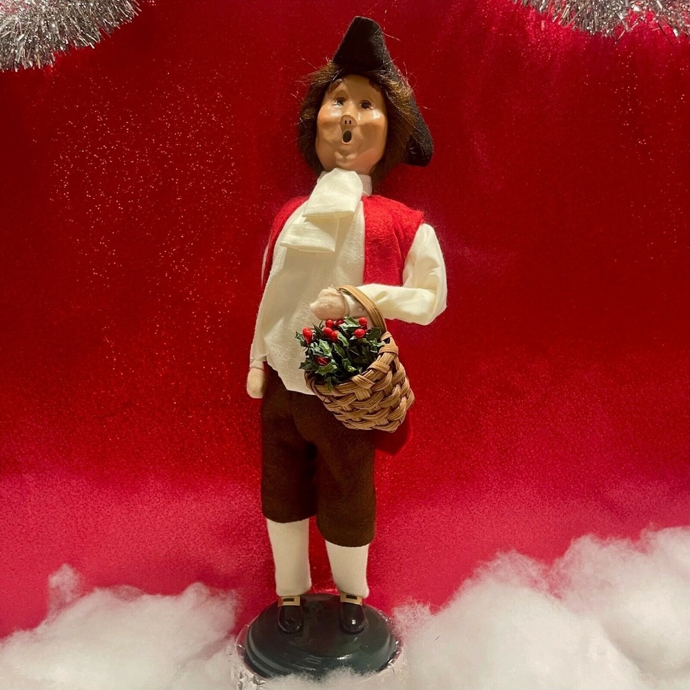 Byers' Choice Caroler – Man Holding a Wicker Basket Full of Holly – 2001